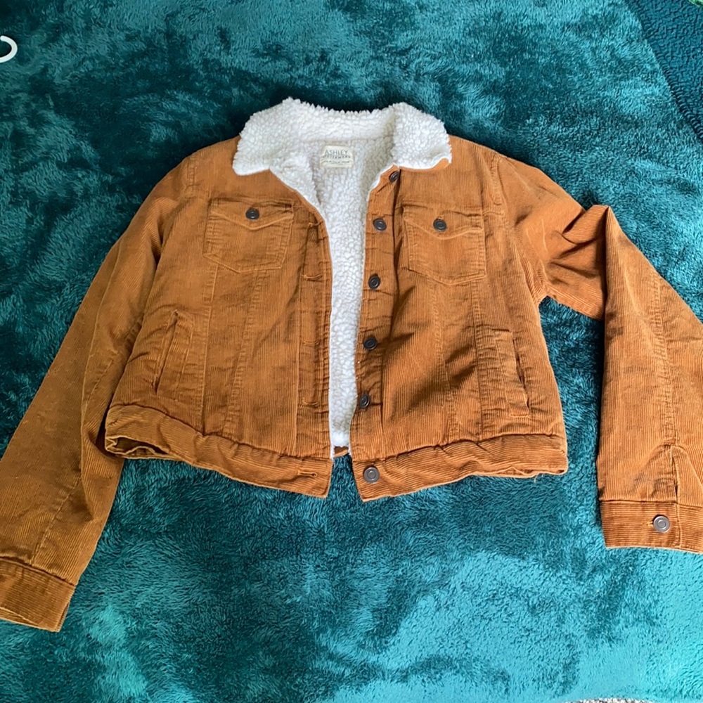Brown Corduroy Jacket With Teddy Lining. In Great Condition. size Medium.